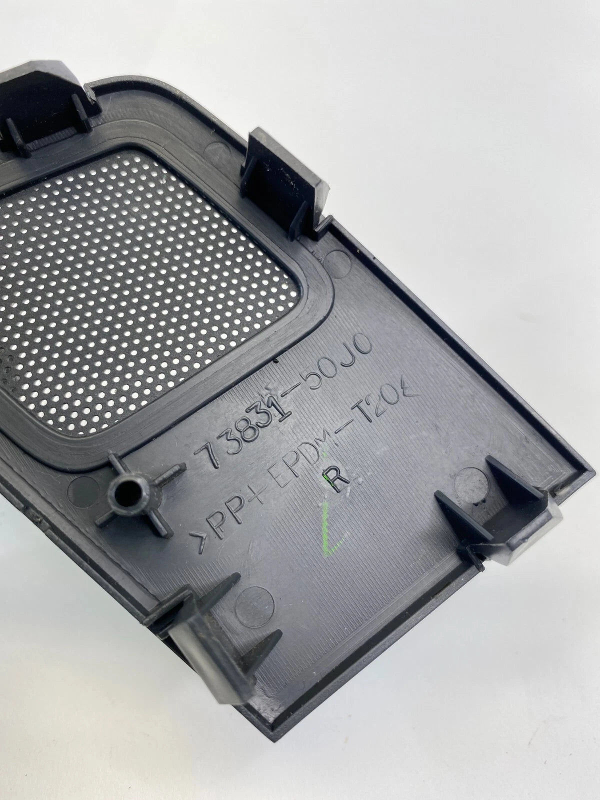 2003-2005 SUZUKI GRAND VITARA FRONT RIGHT PASSENGER TWEETER SPEAKER COVER TRIM