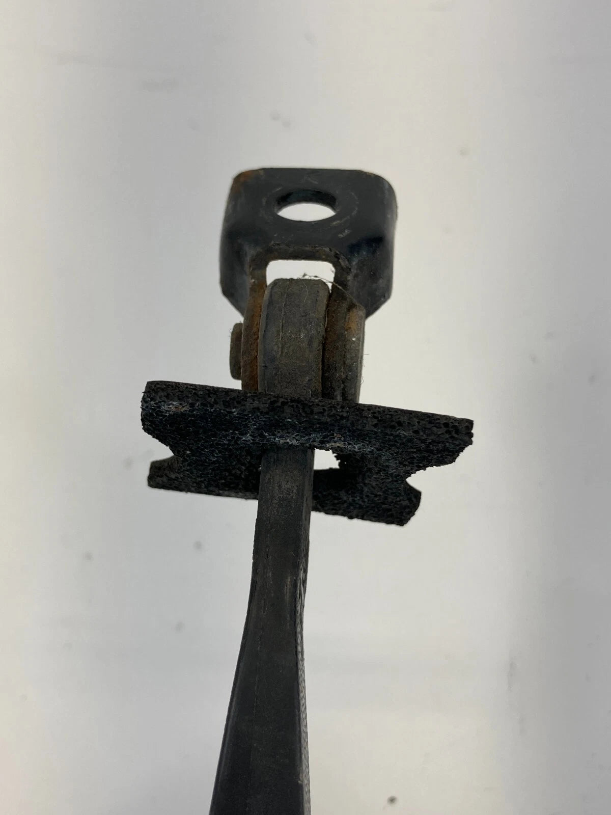 2008-2012 CHEVY MALIBU FRONT RIGHT SIDE DOOR CHECK STOP STOPPER HINGE DETENT