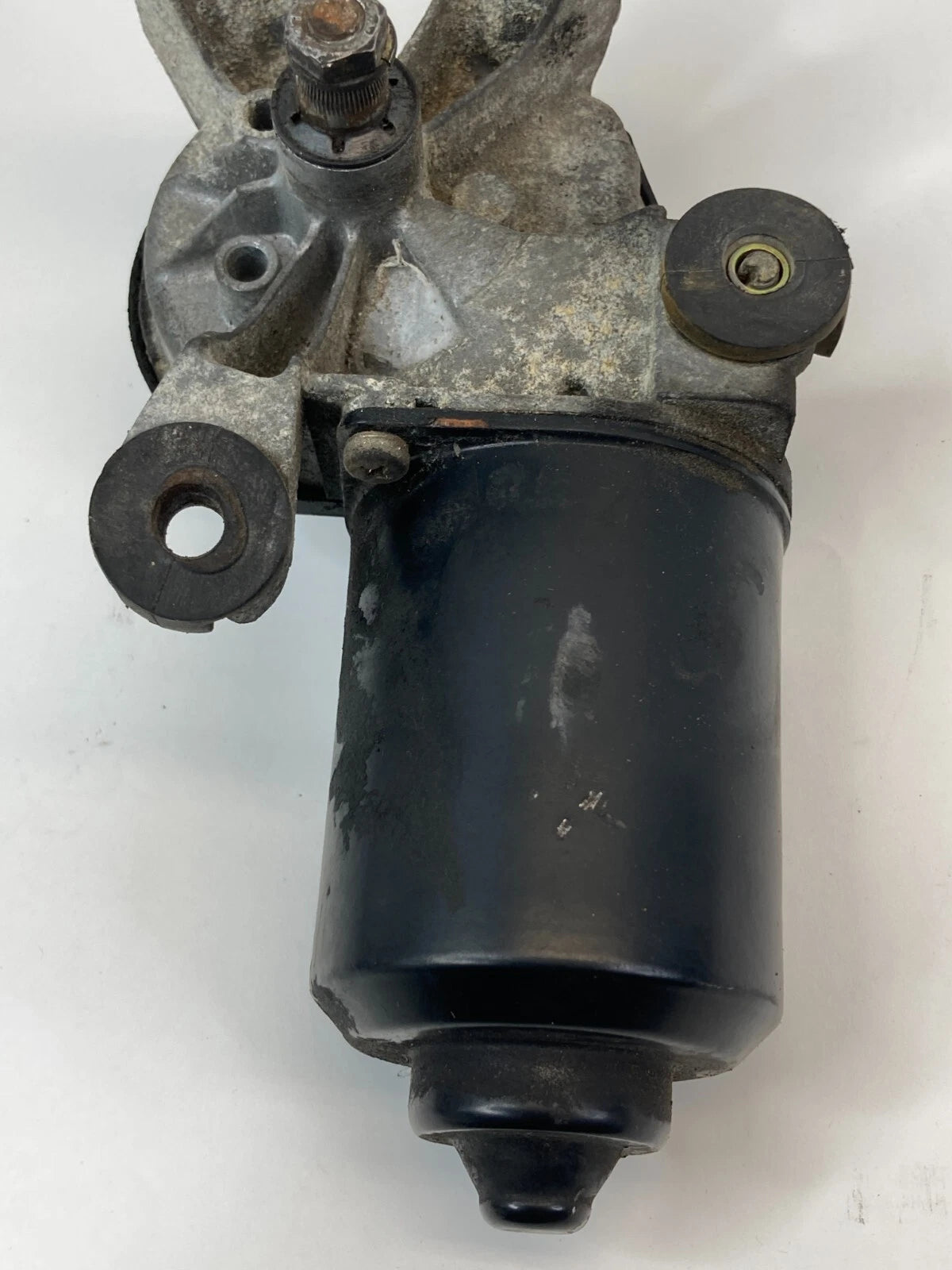 1998-2002 TOYOTA COROLLA FRONT WINDSHIELD WIPER MOTOR ASSEMBLY OEM 85110-02040