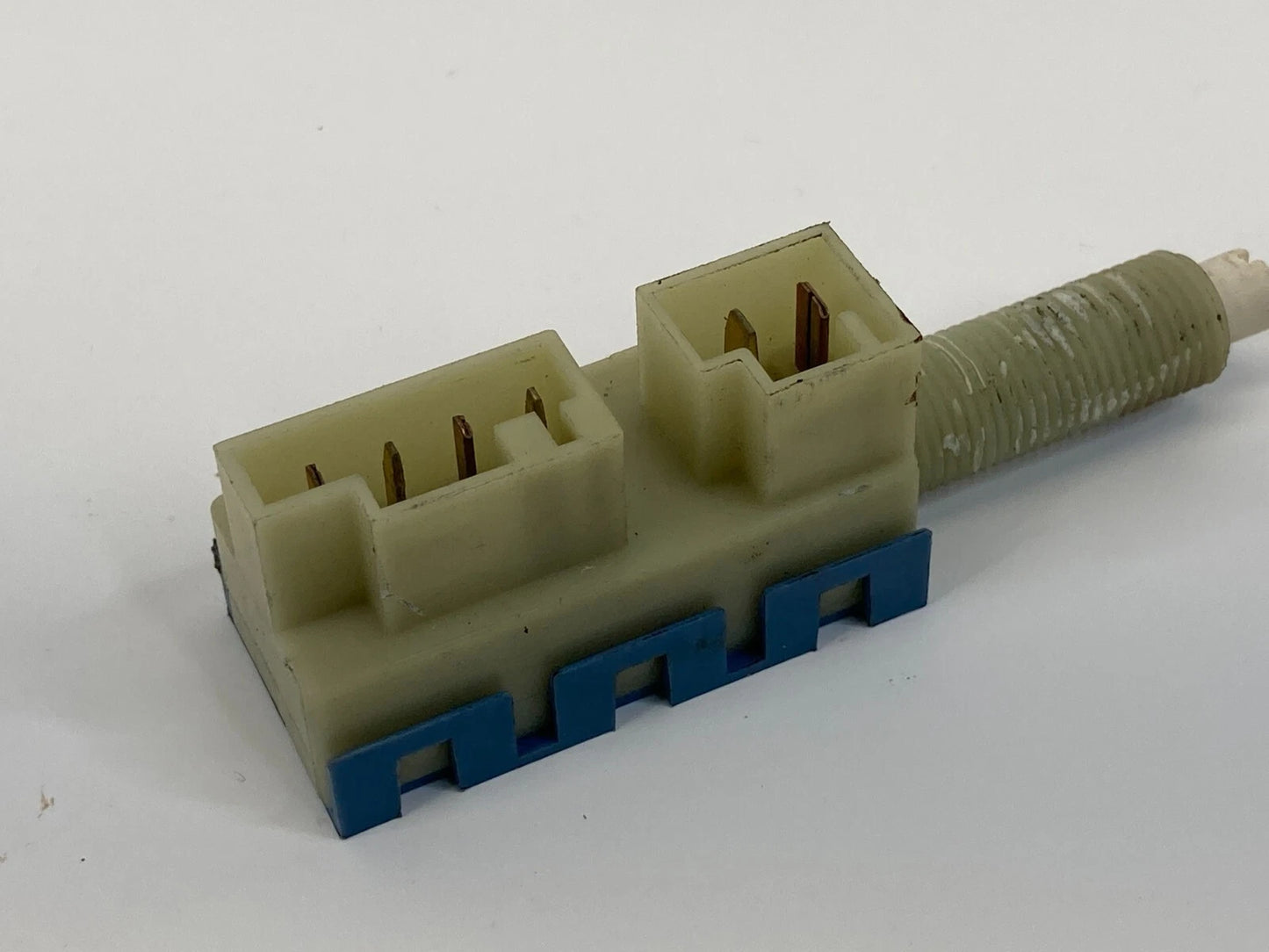 1997-2005 BUICK CENTURY 3.1L A/T BRAKE LIGHT STOP LAMP STOPLAMP BUTTON SWITCH