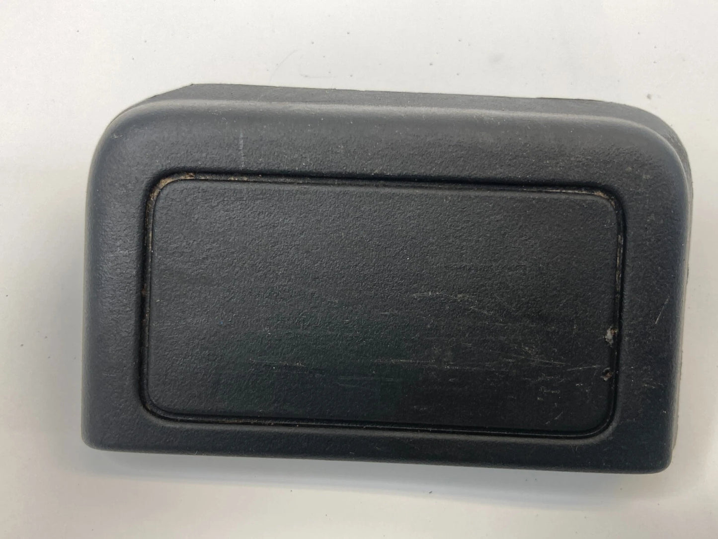 09-12 CHEVROLET TRAVERSE FRONT LEFT DRIVER SEAT TRACK BOLT COVER TRIM 1193870