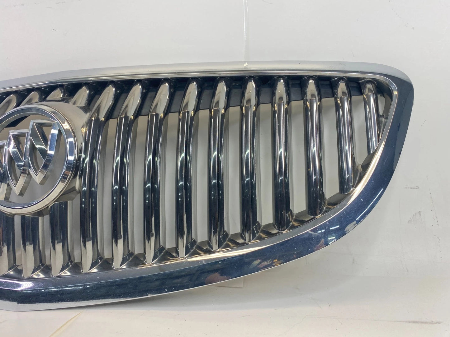 2008-2012 BUICK ENCLAVE UPPER FRONT BUMPER CENTER GRILL GRILLE 20828544 OEM