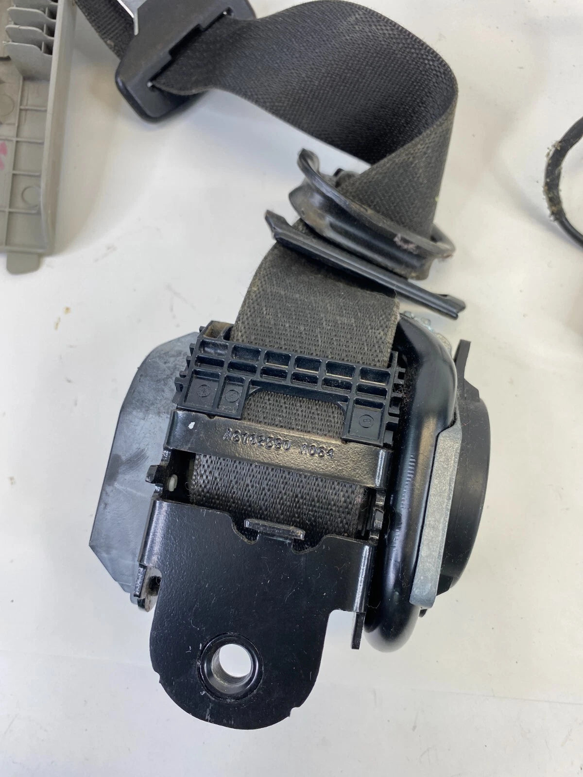 11-16 CHEVROLET CRUZE FRONT LEFT SIDE SEAT BELT RETRACTOR & TENSIONER 616263700C