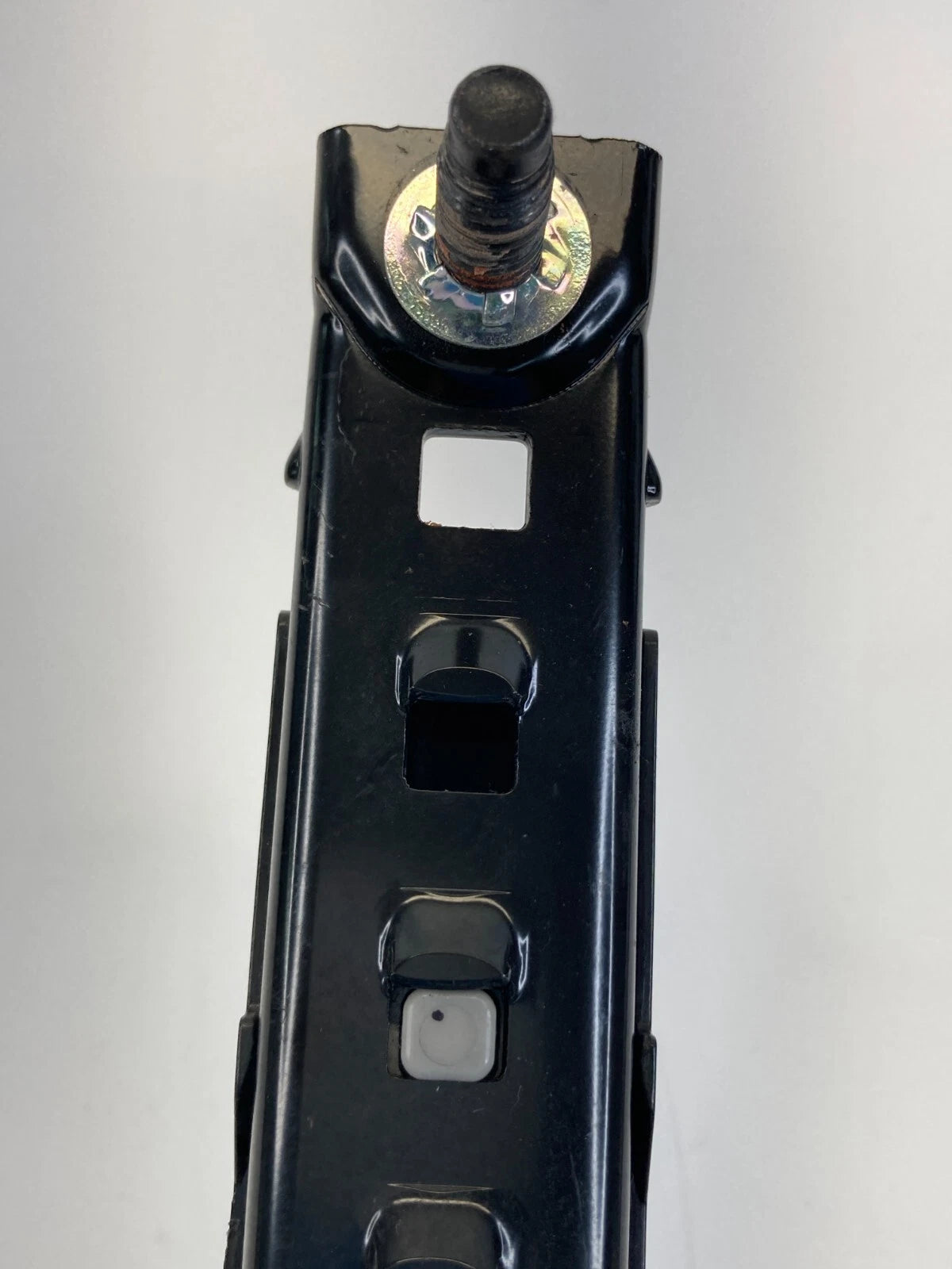 2011-2016 CHEVROLET CRUZE FRONT LEFT SEAT BELT HEIGHT ADJUSTER ASSEMBLY OEM