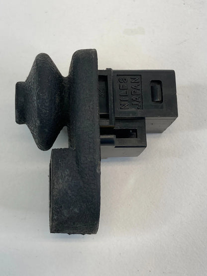 08-11 NISSAN ROGUE 07-12 VERSA REAR LEFT DOOR COURTESY LIGHT AJAR JAMB SWITCH