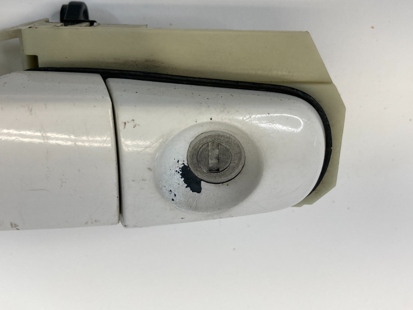 05-10 Pontiac G6 Front Left Side Exterior Door Handle Assembly 8554 White OEM