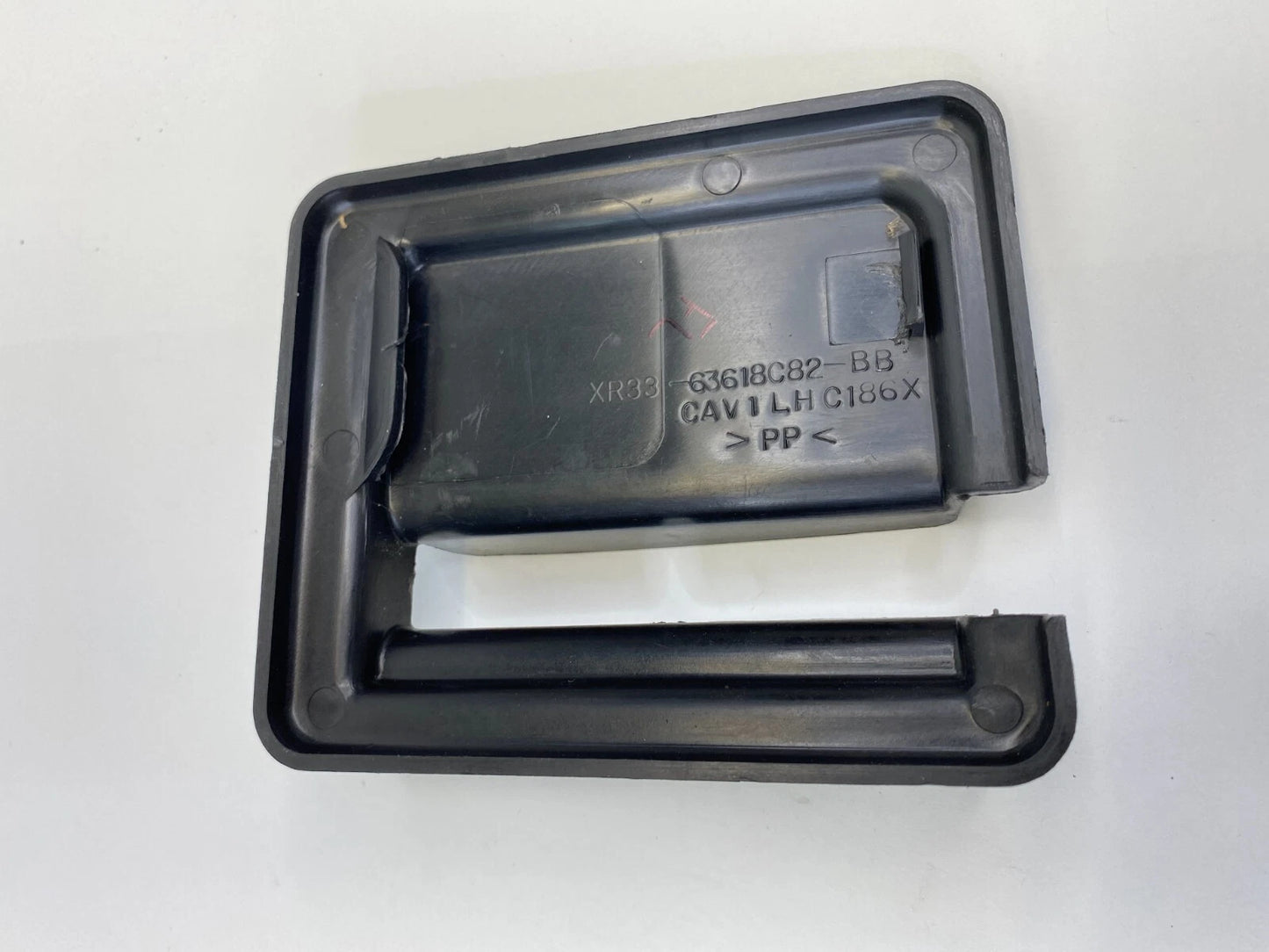 1999-2004 FORD MUSTANG FRONT LEFT SEATTRACK BOLT COVER TRIM XR33-63618C82-BB
