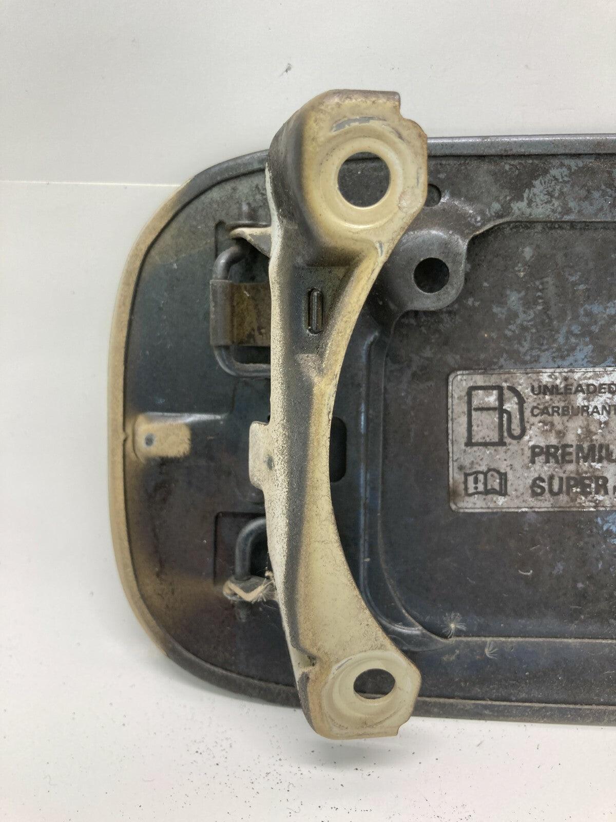 2002 03 04 2005 Audi A4 Quattro Fuel Filler Door Gas Tank Lid Cover 8E0010190S