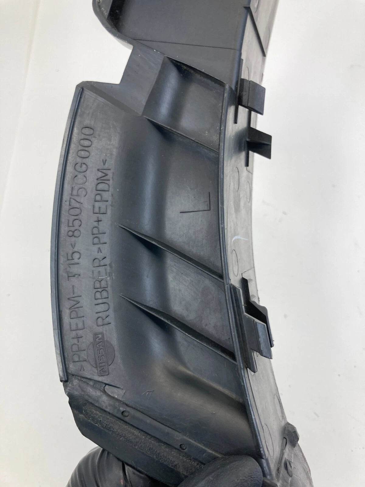 2003-2008 INFINITI FX35 RL INNER BUMPER TAILLIGHT COVER TRIM 85075-CG000 OEM