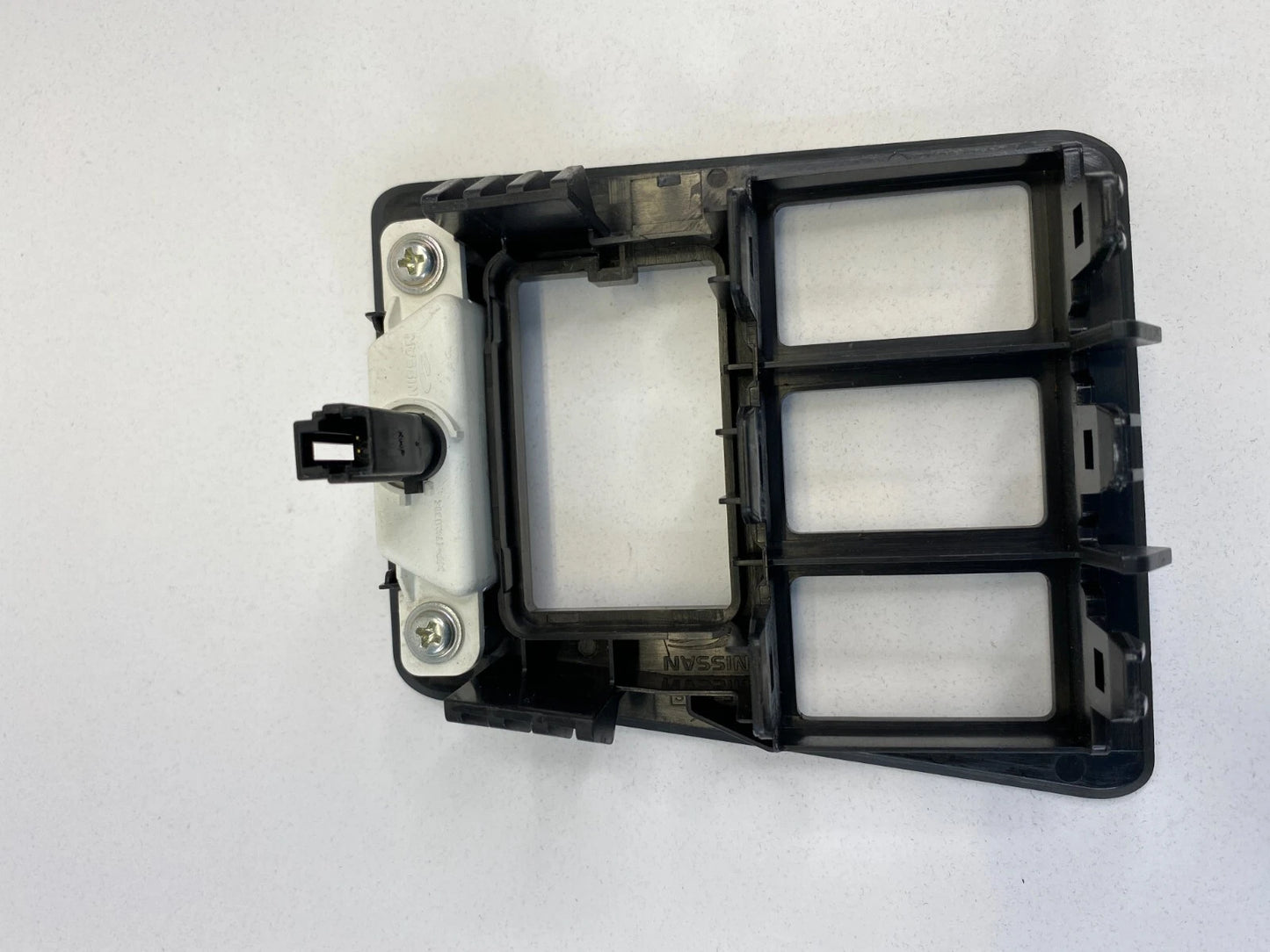 2008-2010 NISSAN ROGUE FRONT LEFT DRIVER SIDE DASH SWITCH PANEL COVER 68485JM00A