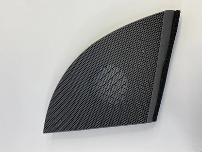 04-10 TOYOTA SIENNA UPPER DASH RIGHT SIDE SPEAKER TRIM GRILL COVER 55473-AE010
