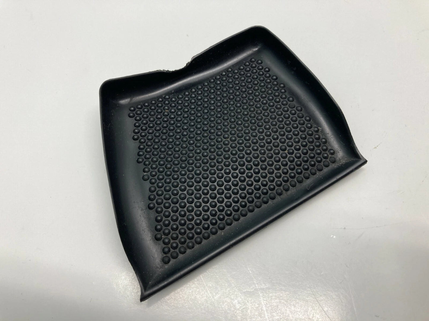 1999-2005 PONTIAC GRAND AM CENTER CONSOLE RUBBER TRAY INSERT MAT 22611802 OEM