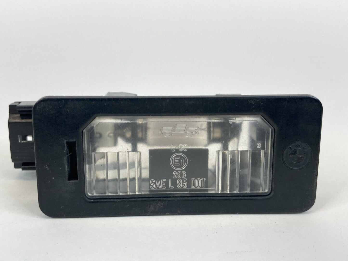 2006 BMW 330i Sedan Rear Trunk License Plate Light Lamp 63267165646 OEM