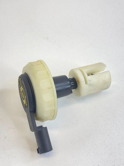 04-07 BMW 530I 525I 06 07 525XI 530XI BRAKE FLUID MASTER CYLINDER RESERVOIR CAP