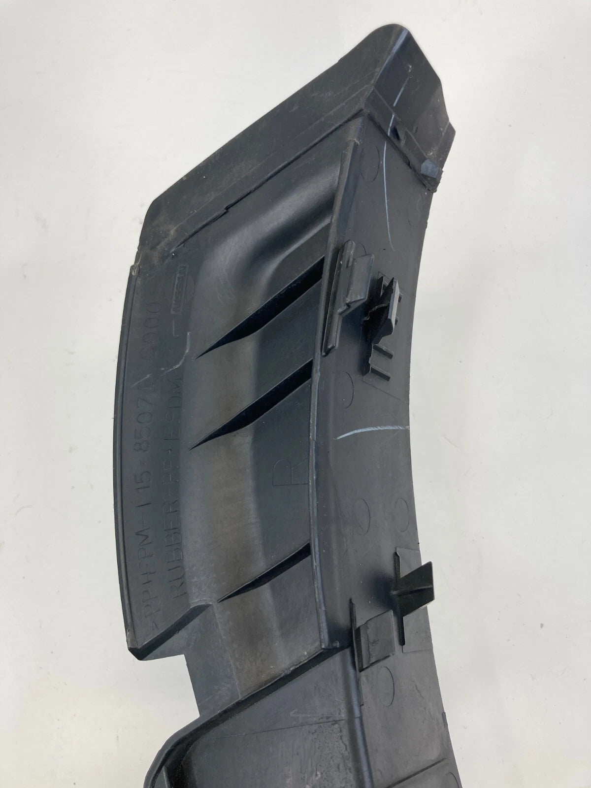 2003-2008 INFINITI FX35 REAR INNER BUMPER TAILLIGHT TRIM COVER 85074-CG000 OEM