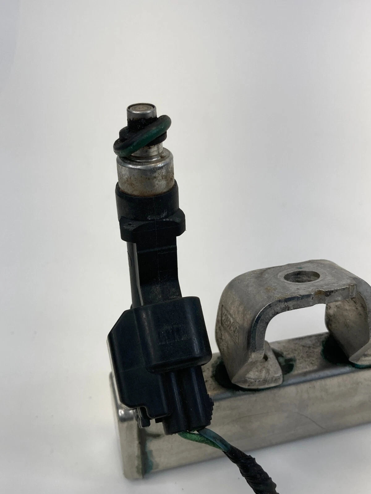 08-11 FORD FOCUS 13-20 FUSION AT FUEL INJECTION RAIL W/ INJECTORS 4M5G9D280D OEM