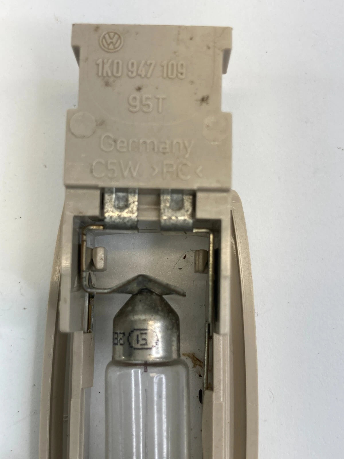 09-17 VOLKSWAGEN TIGUAN FRONT RIGHT PASSENGER VANITY MIRROR LIGHT OEM 1K0947109
