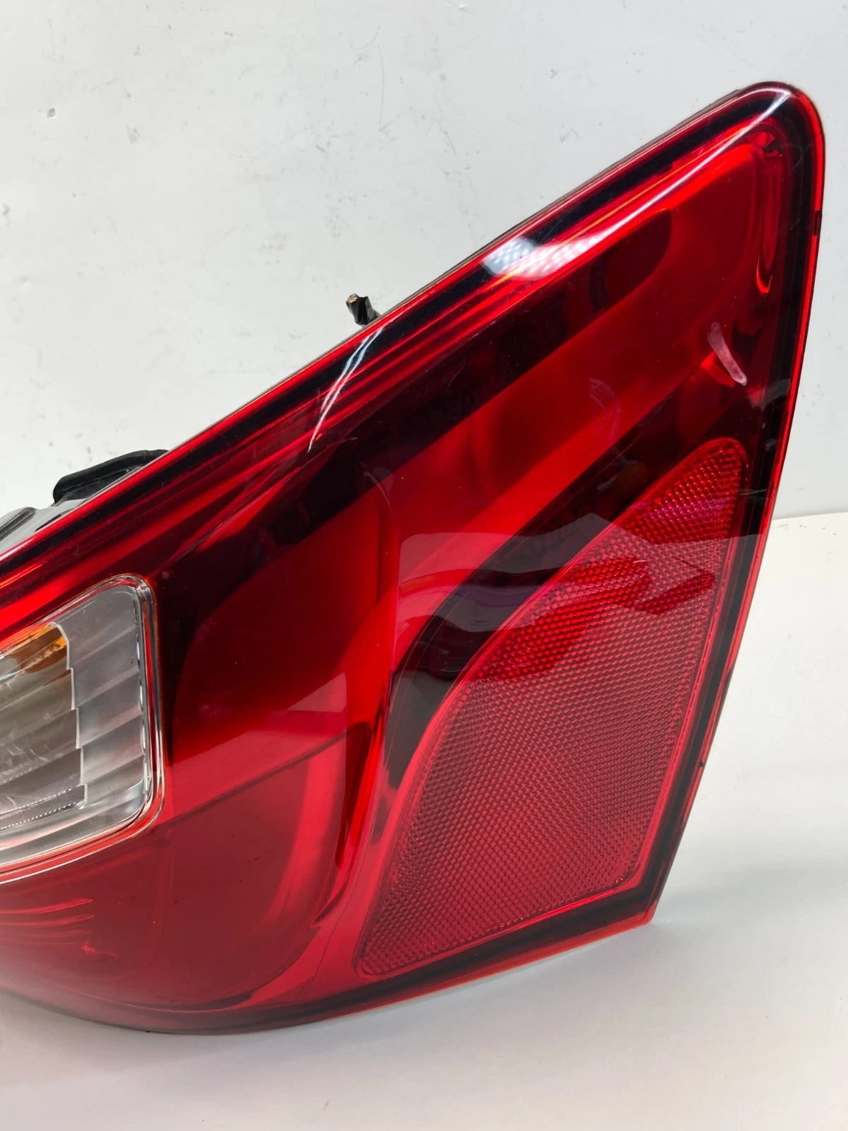 2012-2017 KIA RIO SEDAN REAR RIGHT PASSENGER OUTER TAILLIGHT LAMP 92402-1W0 OEM