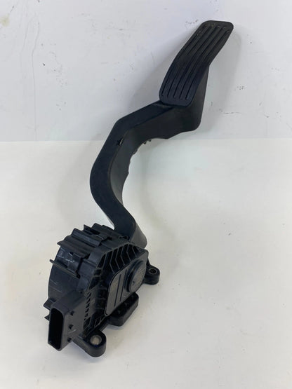 2015-2017 Chrysler 200 2.4L A/T Accelerator Gas Throttle Pedal 04581697AA OEM
