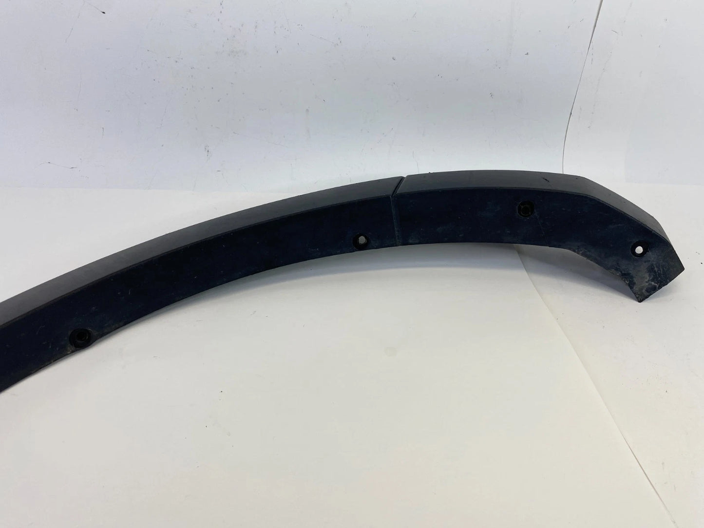 2013-2019 FORD INTERCEPTOR SUV REAR RIGHT SIDE QUARTER WHEEL OPENING MOLDING