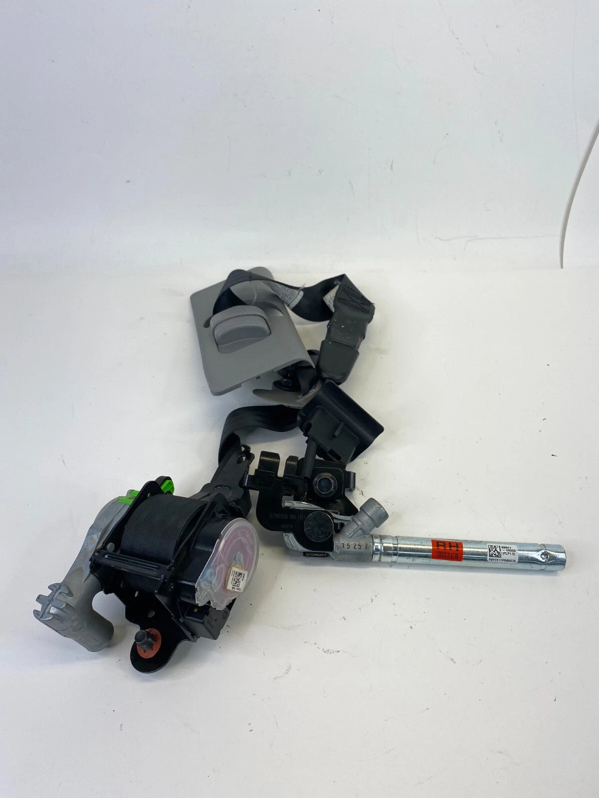 2012-2017 HYUNDAI ACCENT RIGHT FRONT SEAT BELT RETRACTOR FR RH 88880-1R600RY OEM