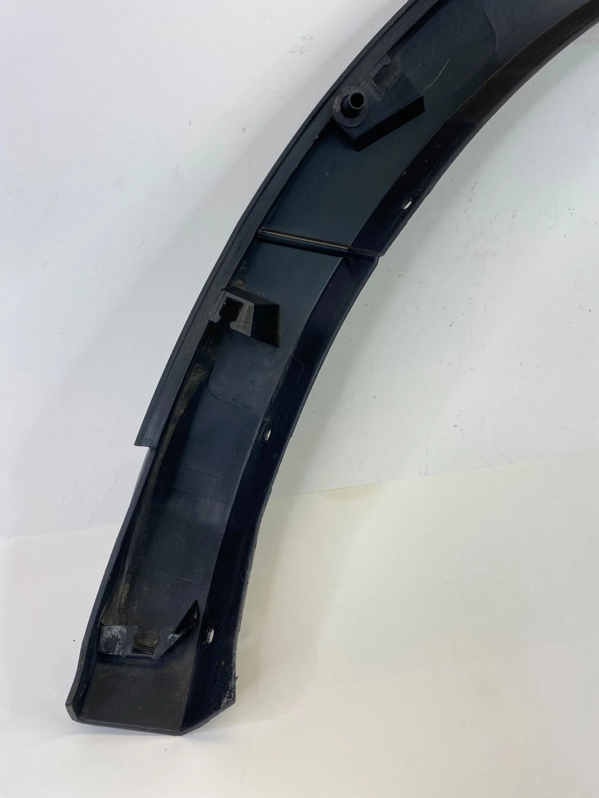 13-19 FORD INTERCEPTOR UTILITY REAR RIGHT SIDE QUARTER WHEEL OPENING MOLDING