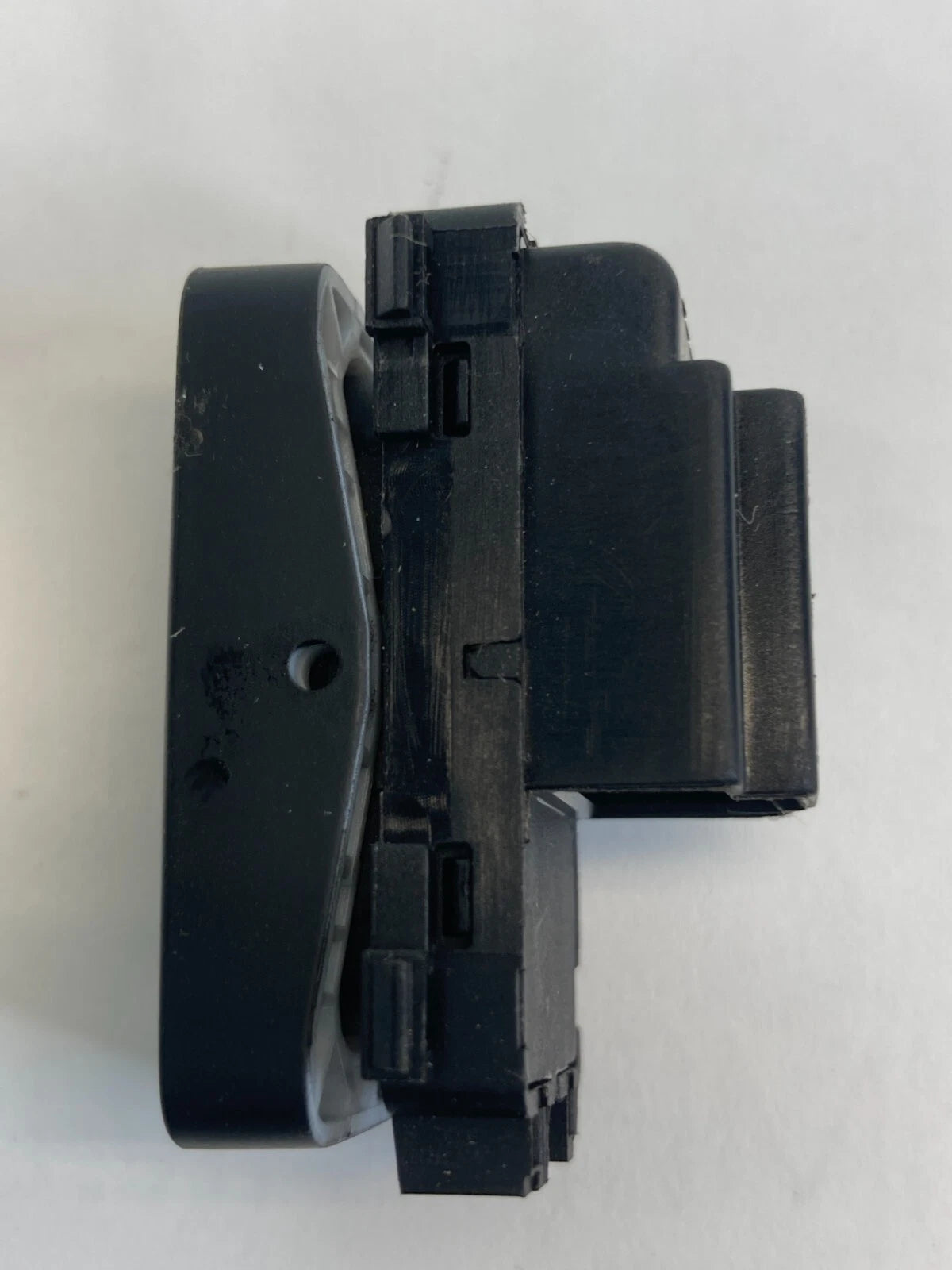2011-2018 VOLKSWAGEN JETTA CENTER CONSOLE REAR SIDE LOCK BUTTON SWITCH 5C6962125