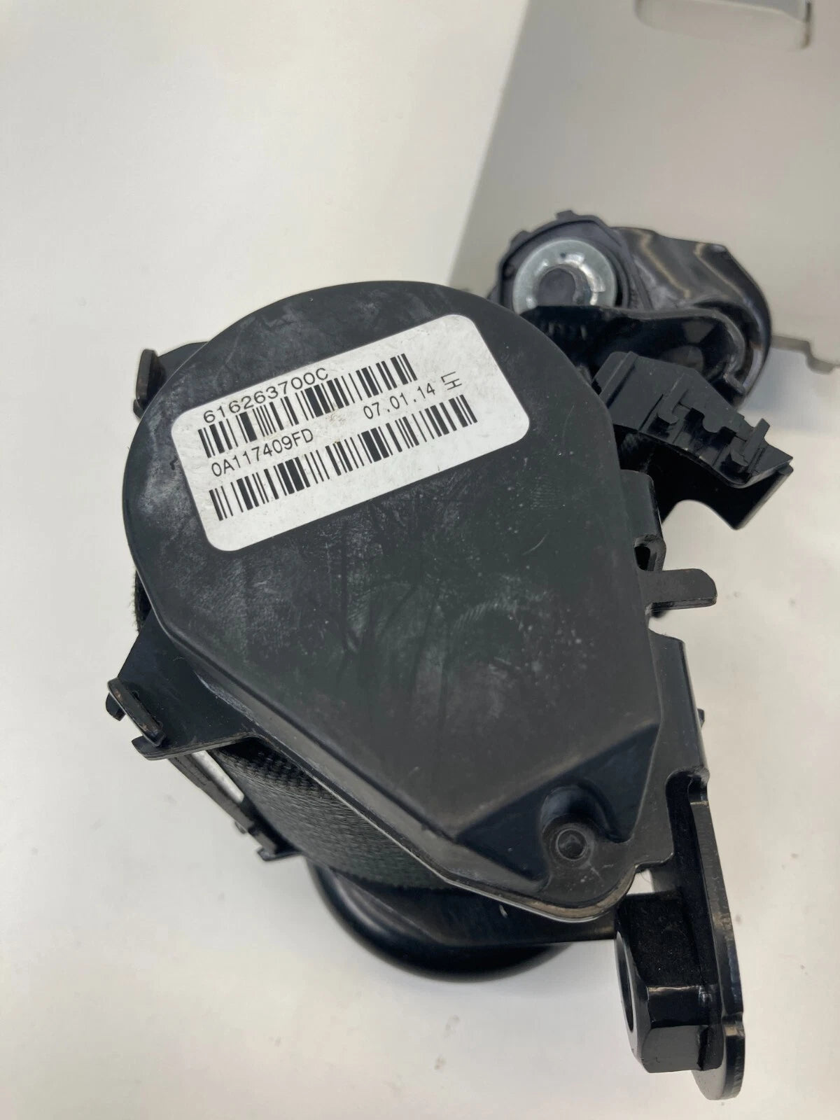 11-16 CHEVROLET CRUZE FRONT LEFT SIDE SEAT BELT RETRACTOR & TENSIONER W/ COVER