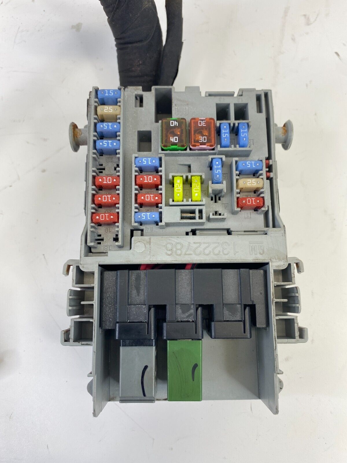 2010 2011 2012 Cadillac SRX 3.0L V6 Interior Fuse Box Relay Unit 13222786 OEM