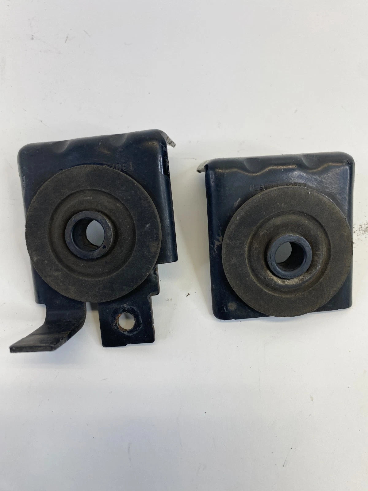 2013 INFINITI JX35 LEFT & RIGHT RADIATOR MOUNTING BRACKET SUPPORT PAIR SET OEM