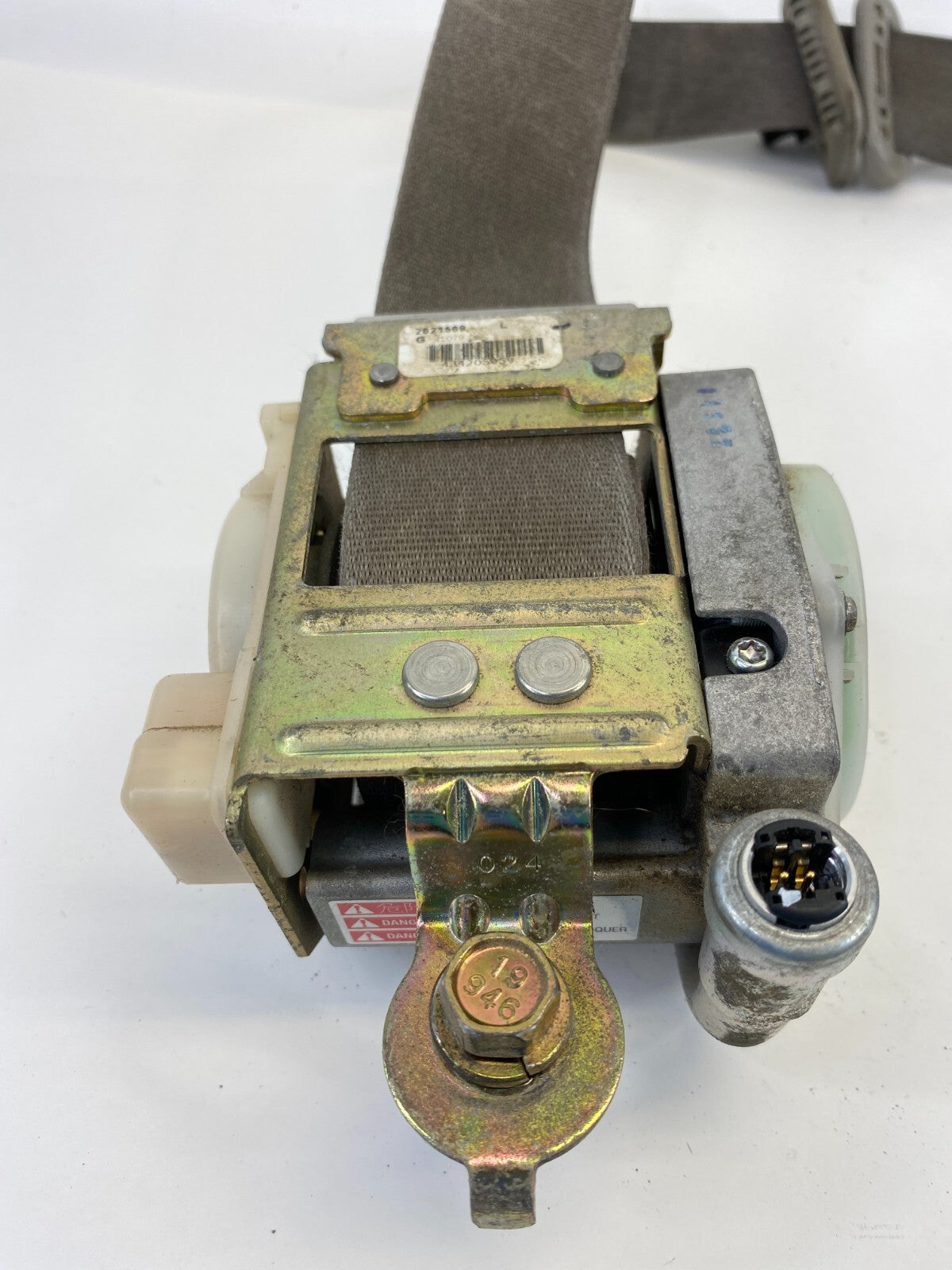 2005 05 Nissan Armada Front Left Driver Side Seat Belt Retractor OEM