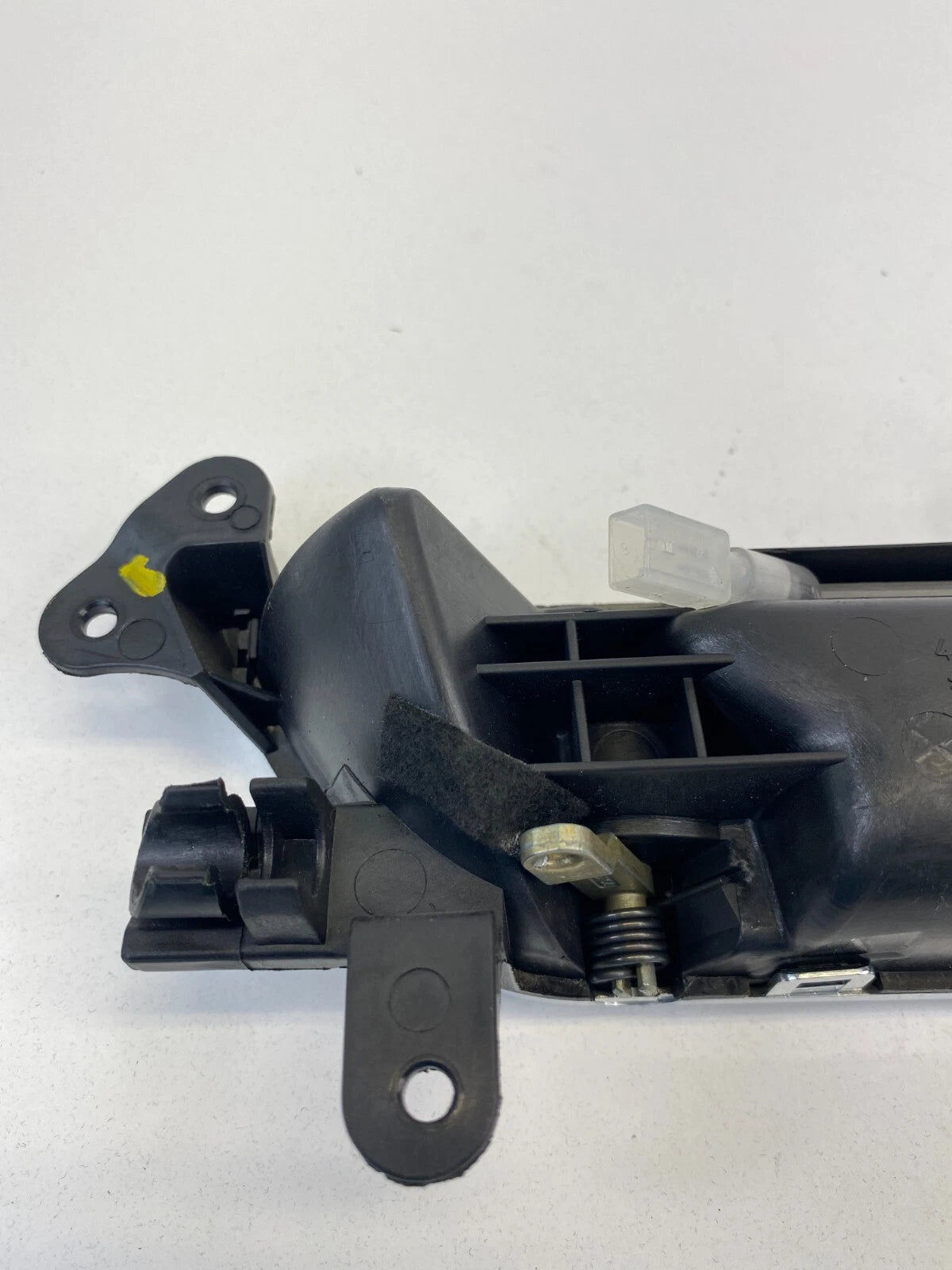 2005-2011 AUDI A6 QUATTRO FRONT RIGHT SIDE INTERIOR DOOR HANDLE W/ LOCK SWITCH