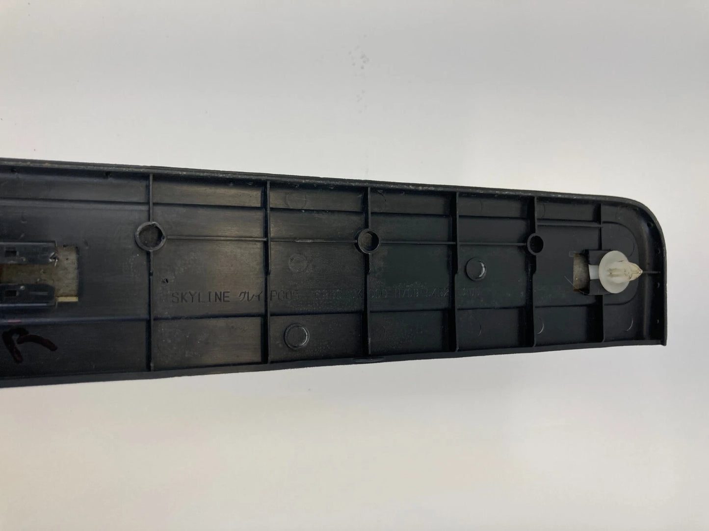 07 08 INFINITI G35 SEDAN FRONT RIGHT SIDE DOOR SILL SCUFF PLATE 769B0-JK600 OEM