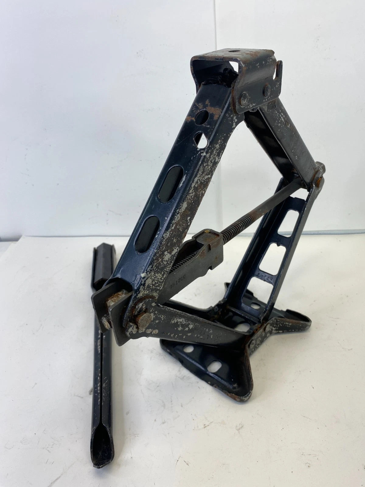 2003-2007 CADILLAC CTS SPARE TIRE JACK LUG WRENCH TOOL KIT CARRIER 25742390 OEM