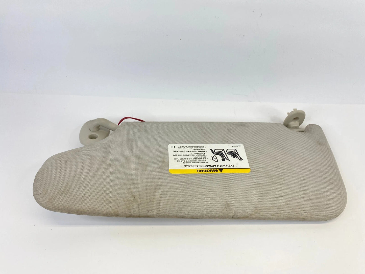 2007-2011 DODGE NITRO RIGHT PASSENGER SIDE SUN VISOR SHADE W/ ILLUMINATION OEM