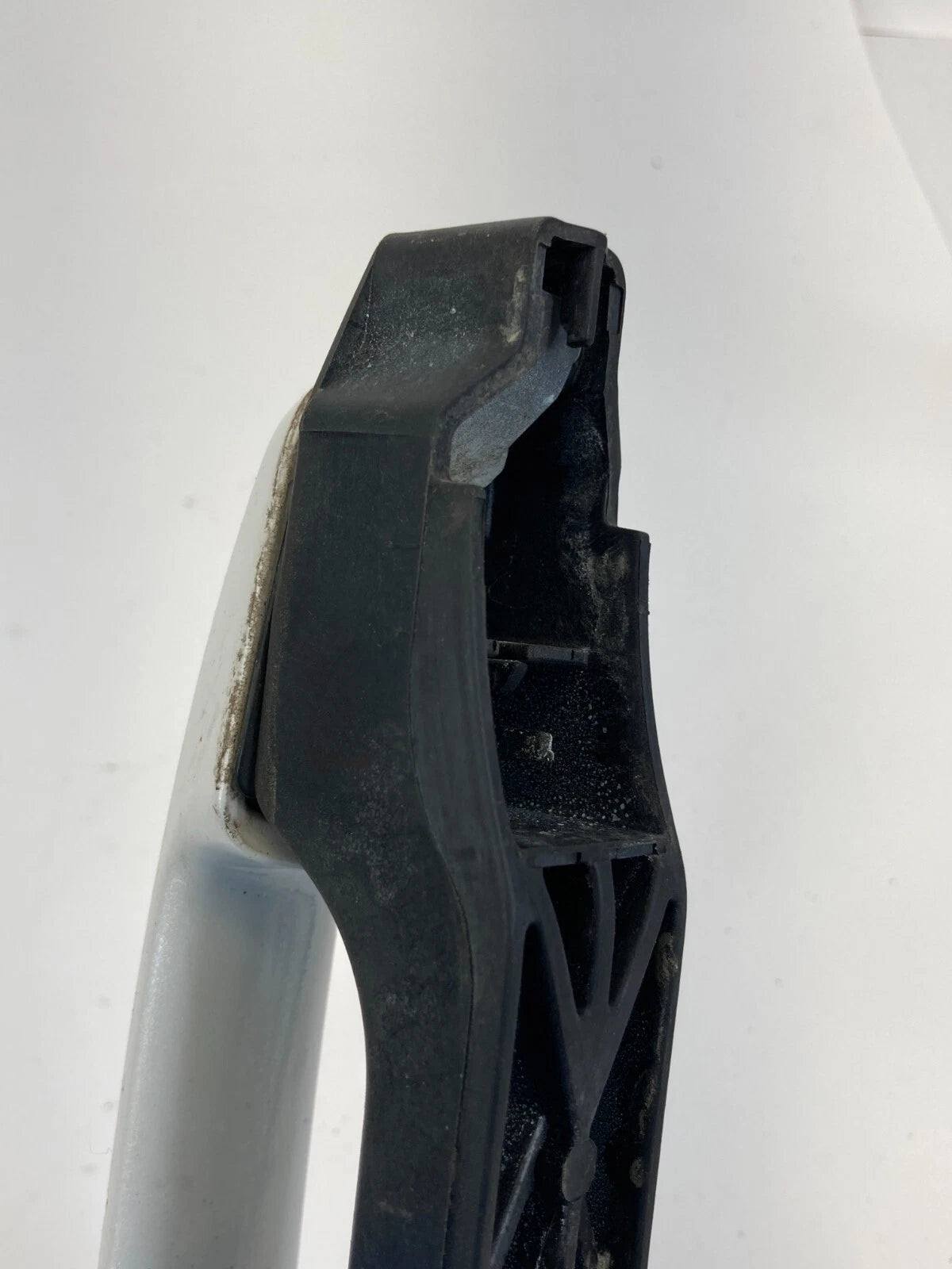 2001-2005 TOYOTA RAV4 REAR RIGHT SIDE EXTERIOR DOOR HANDLE ASSEMBLY OEM
