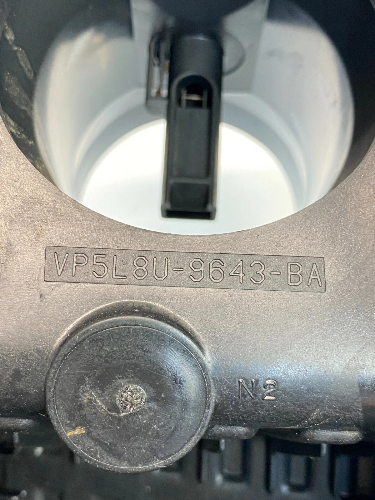 2005 2006 2007 MERCURY MARINER 3.0L UPPER AIR INTAKE CLEANER BOX 5L84-9600-BB