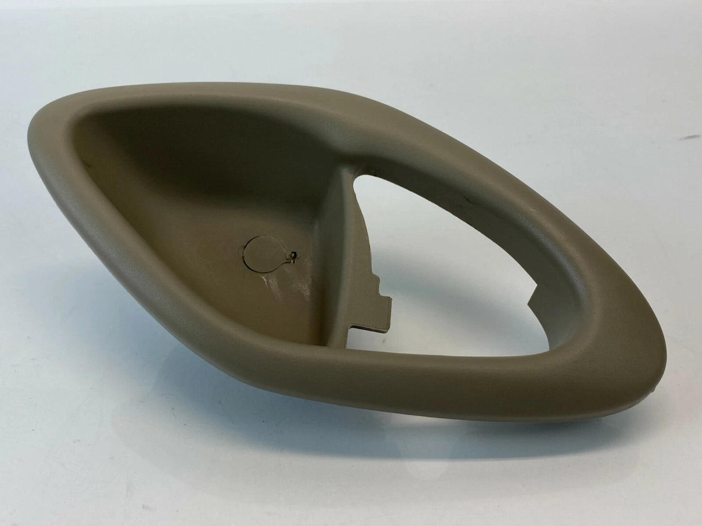 2005 2006 2007 MERCURY MARINER REAR RIGHT SIDE INTERIOR DOOR HANDLE COVER BEZEL