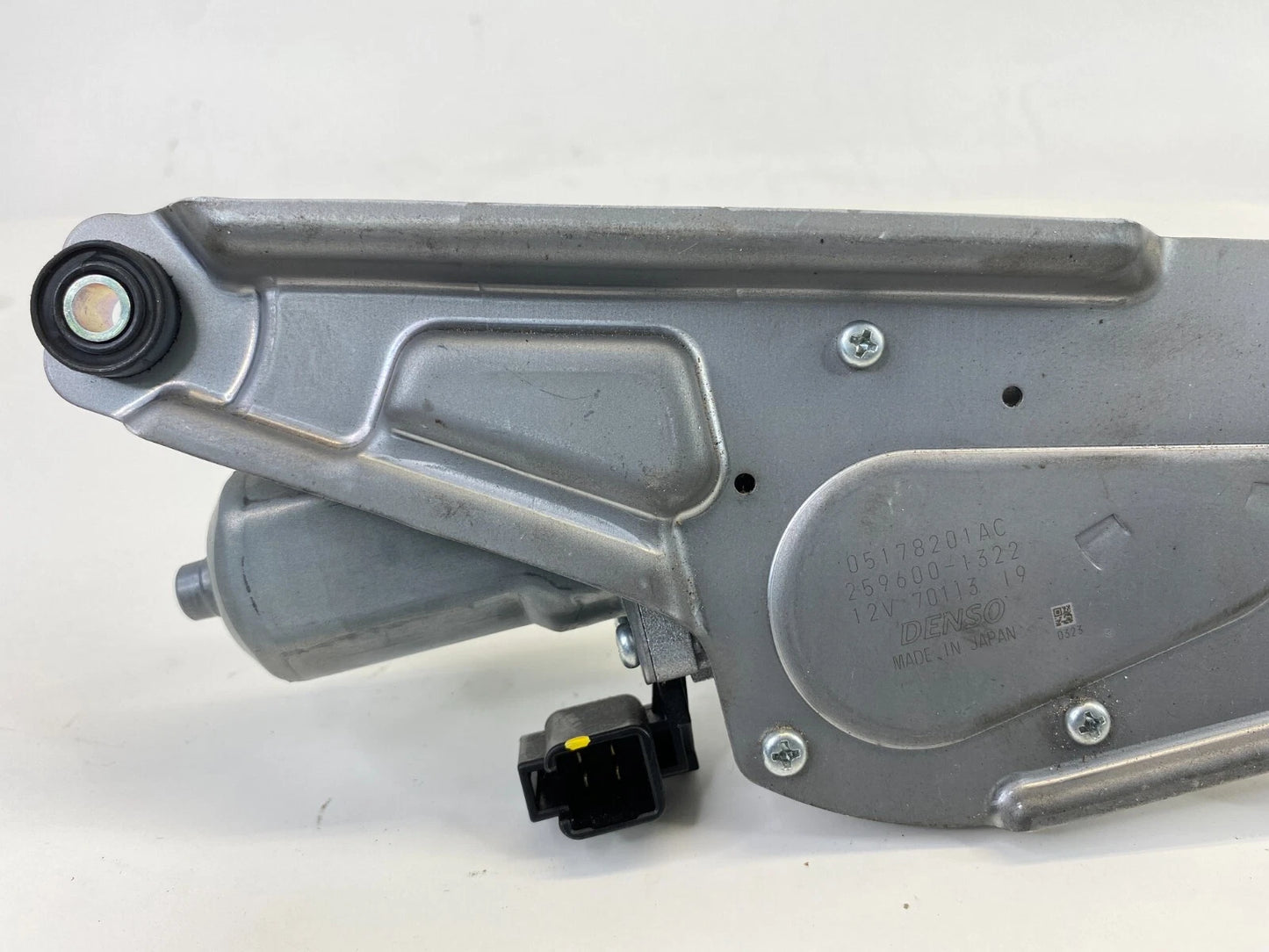 2009-2020 DODGE JOURNEY REAR WINDSHIELD WIPER MOTOR ASSEMBLY UNIT 05178201AC OEM