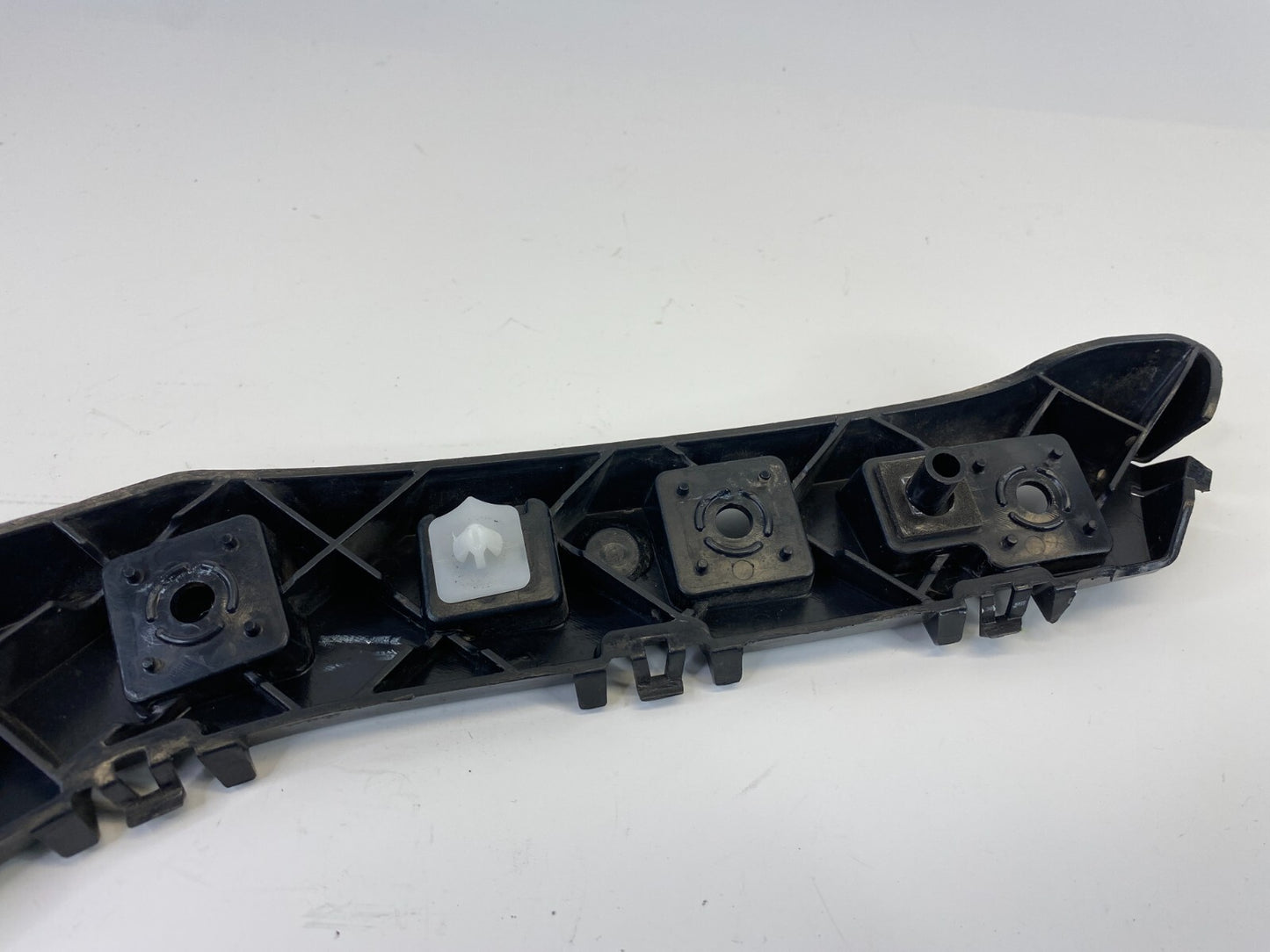 2013-2019 Ford Fusion Rear Left Side Bumper Bracket Mount DS73-17A882-AE OEM