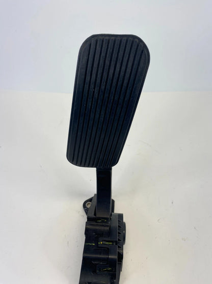 2013-2019 Ford Taurus Accelerator Pedal Gas Assembly DG13-9F836-AC OEM