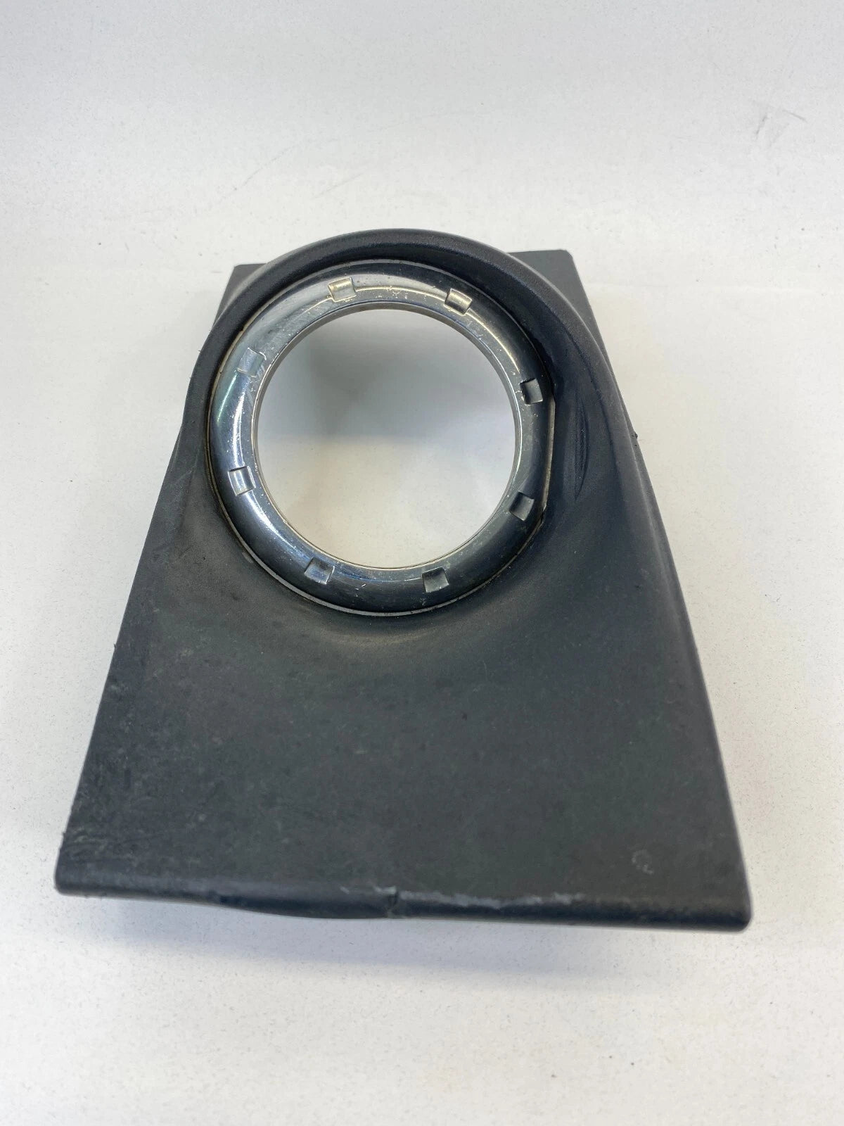 2008-2011 FORD FOCUS FRONT RIGHT SIDE FOG LIGHT LAMP COVER BEZEL 8S43-15A298 OEM