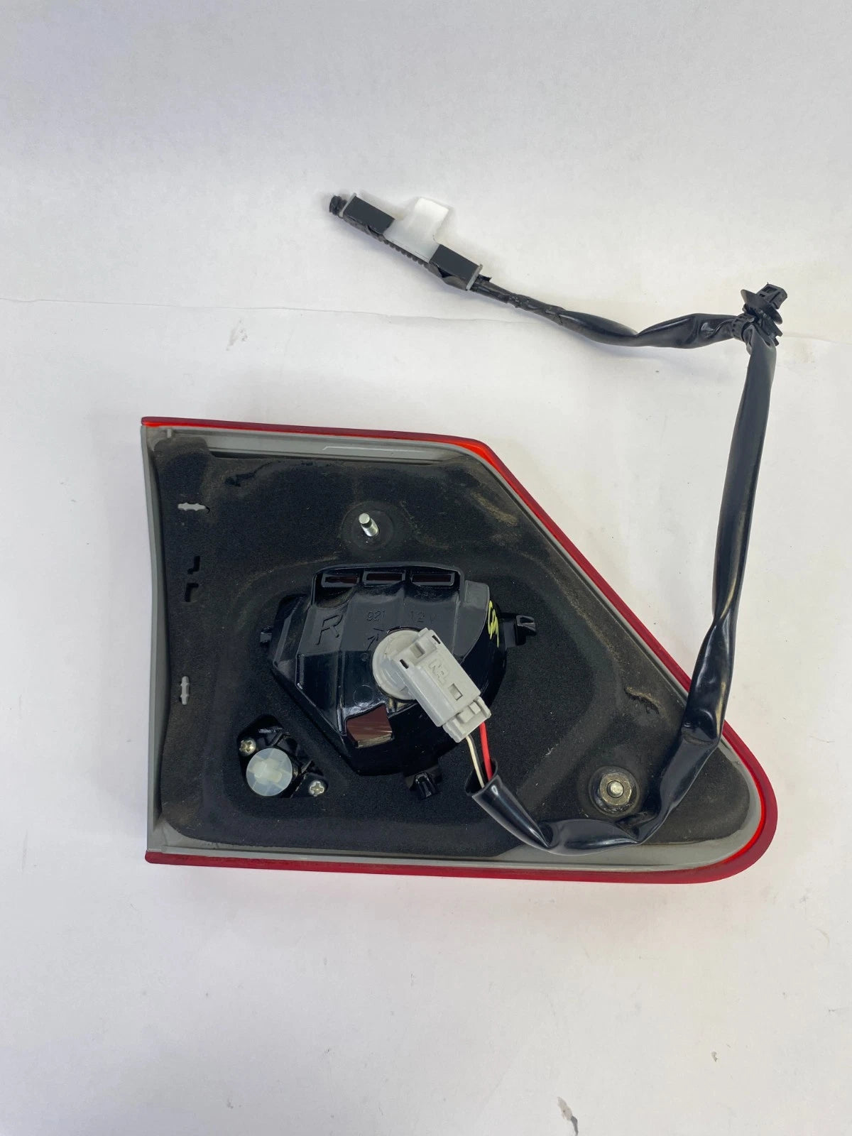 2011-2013 TOYOTA COROLLA REAR RIGHT SIDE INNER LID TAIL LIGHT TAILLIGHT LAMP OEM