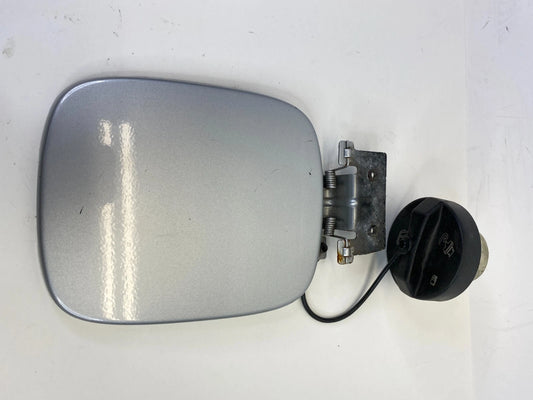02 03 04 05 06 07 SATURN VUE 3.5L FUEL FILLER DOOR GAS LID W/ COVER CAP OEM