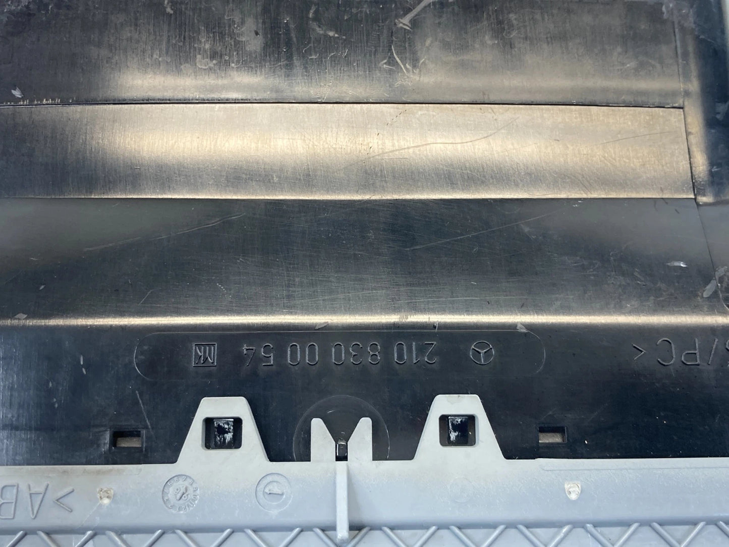 1998-2002 MERCEDES-BENZ E430 CENTER DASH AIR VENT OUTLET DUCT 210-830-00-54 OEM