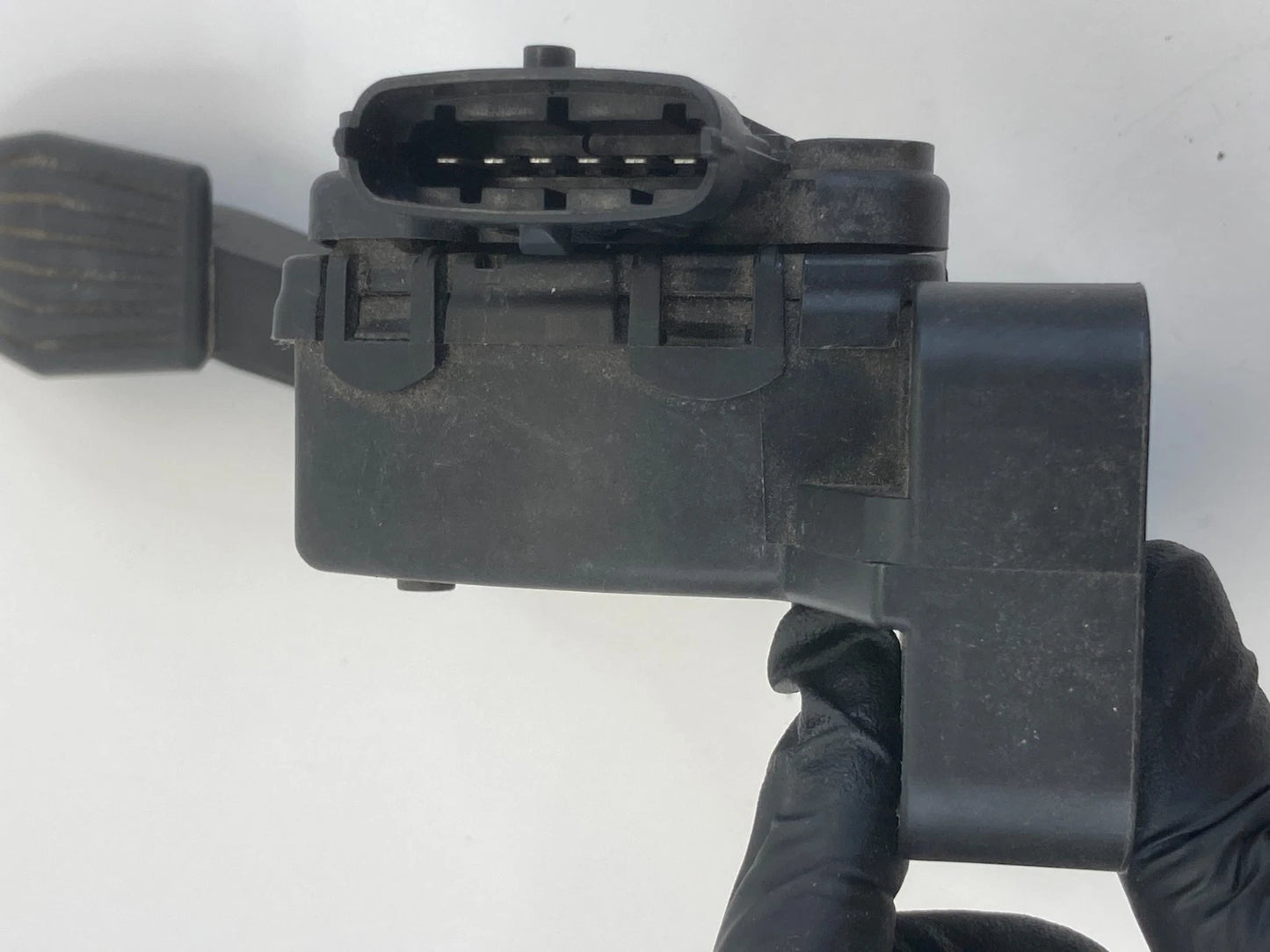2010-2012 KIA SEDONA 3.5L V6 ACCELERATOR GAS PEDAL TRAVEL SENSOR 32700-4DXXX OEM