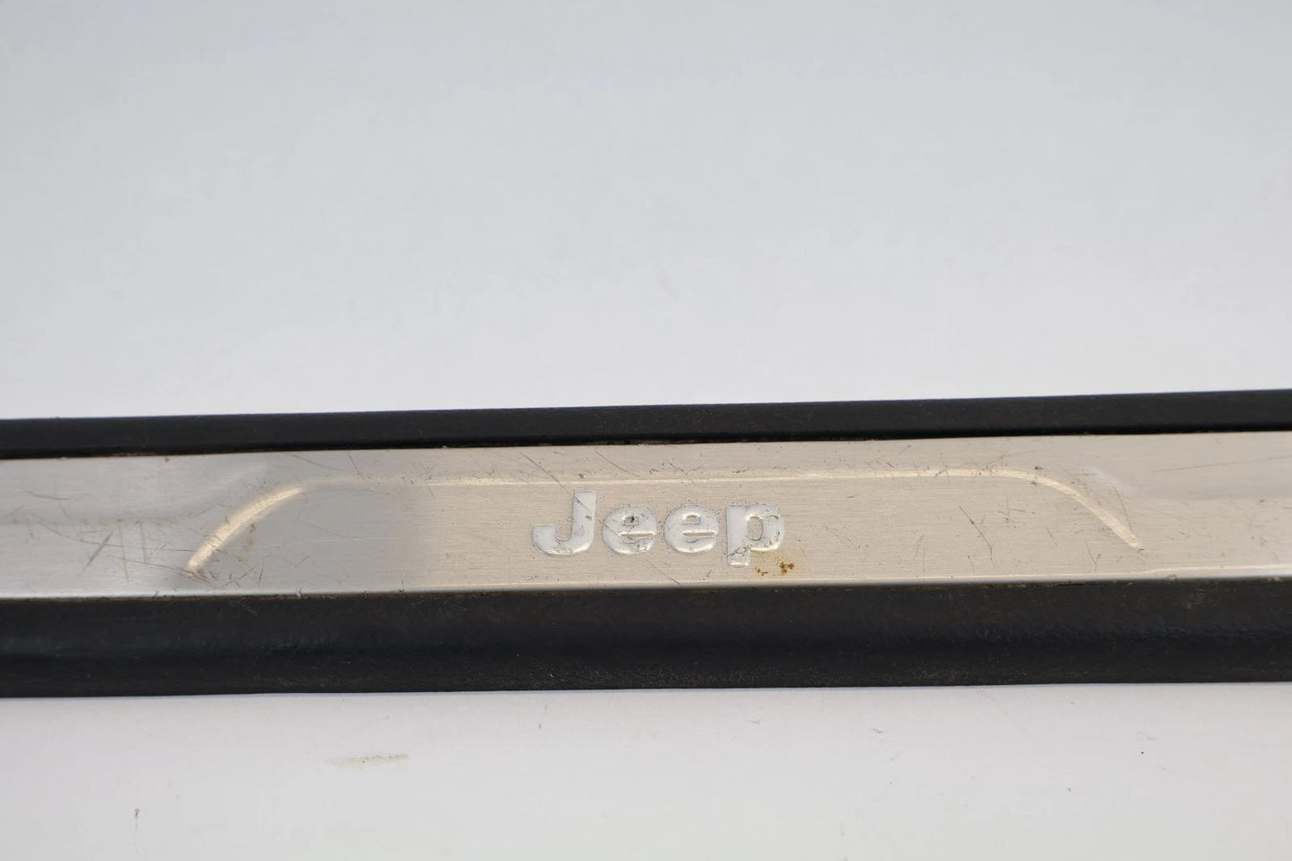 2011-2021 GRAND CHEROKEE FRONT LEFT DOOR SILL SCUFF PLATE MOLDING OEM INC81DX9AB