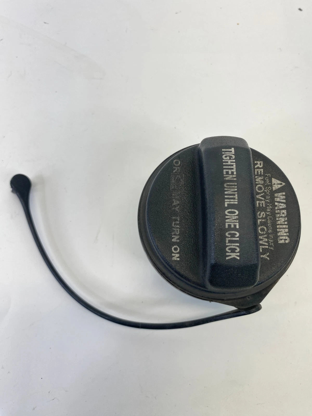 2006-2022 HYUNDAI ACCENT FUEL GAS TANK FILLER CAP WITH TETHER UNIT OEM FACTORY