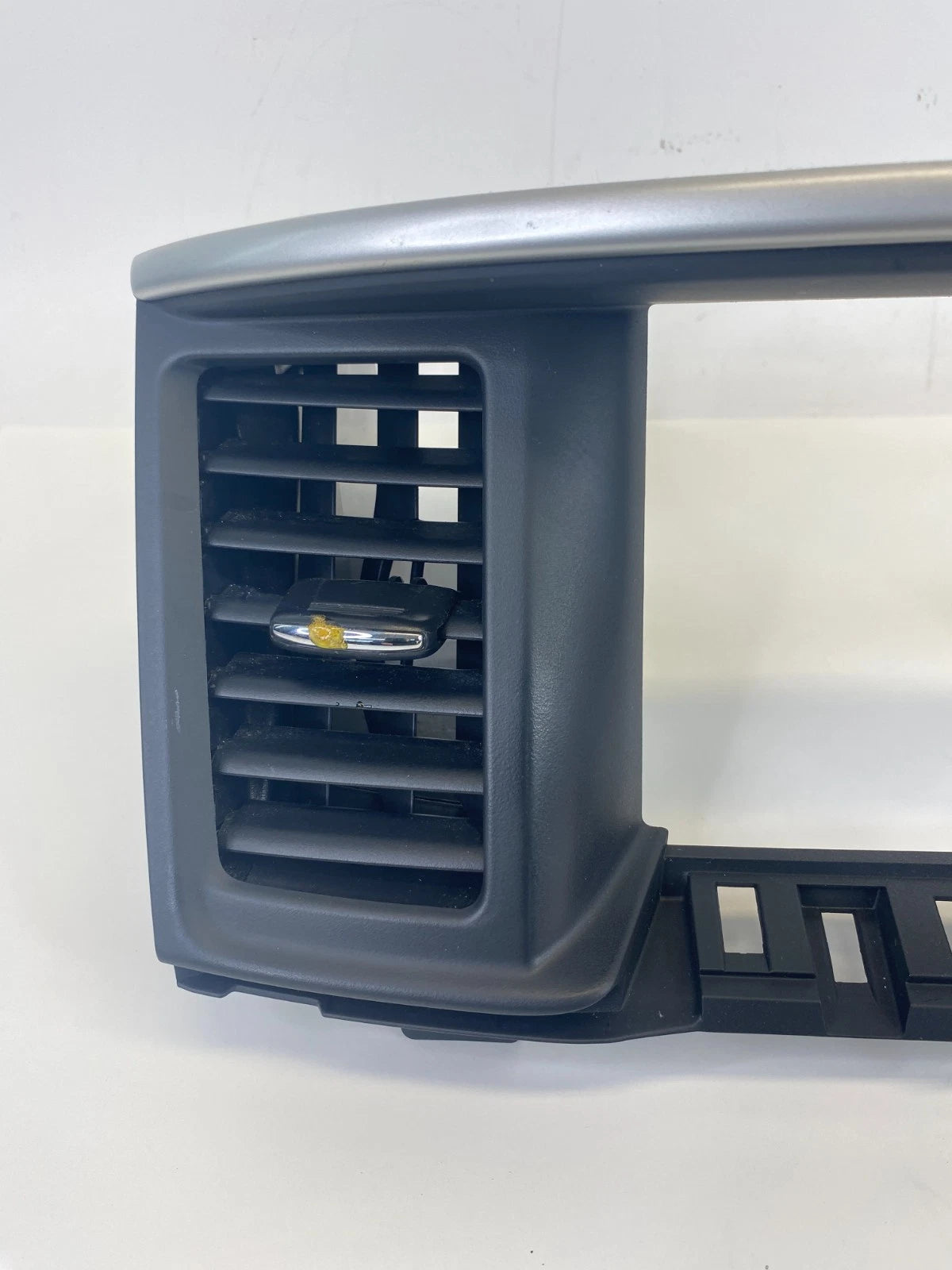 13-20 NISSAN PATHFINDER CENTER DASH RADIO BEZEL TRIM W/ AIR VENTS 682703KA0A OEM