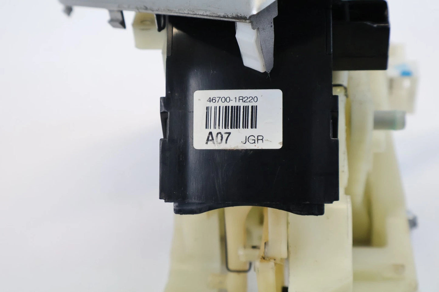 2012-2014 HYUNDAI ACCENT AUTOMATIC FLOOR SHIFTER SELECTOR LEVER ASSY 46700-1R220
